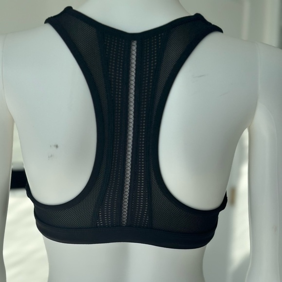 Lorna Jane sports bra size XS/S in Black medium support pull on - Picture 2 of 5